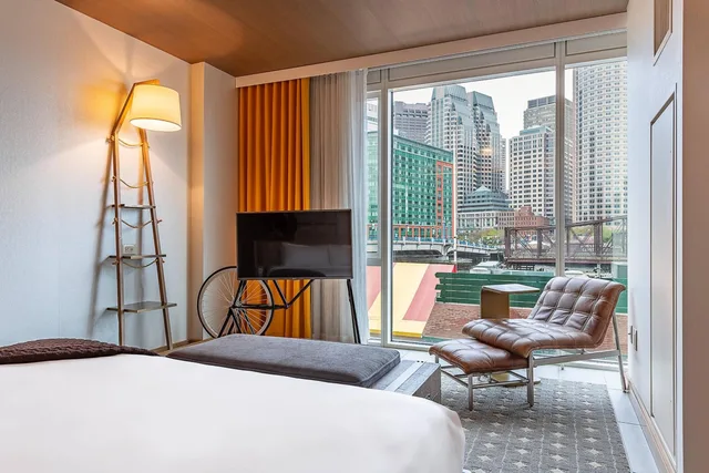 Room, King Bed, Partial Water View، The Envoy Hotel, Autograph Collection 1/10