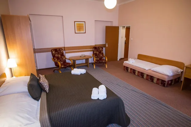 غرفة ثلاثية، Hotel City Bell 3/7