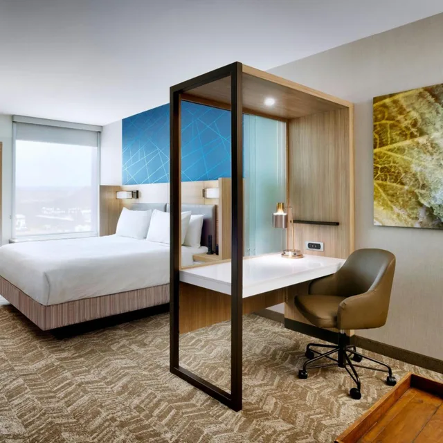 جناح بسرير كينج مع سرير سحّاب إضافي مع أريكة، SpringHill Suites by Marriott Cottonwood 4/7