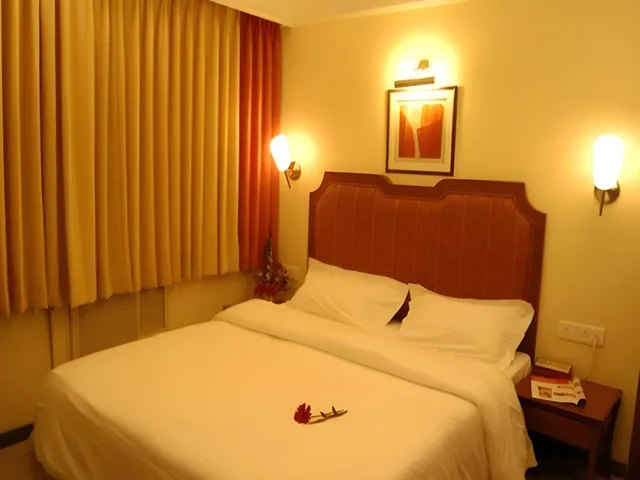 Sapphire، Hotel Solitaires 1/2