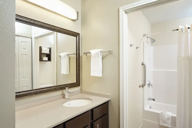 جناح استوديو بسرير مزدوج بمطبخ، STAYBRIDGE SUITES LINCOLNSHIRE 1/2