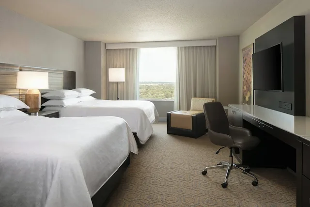 غرفة كلوب بسريرين كوين، SHERATON OVERLAND PARK HOTEL AT THE CONVENTION CENTER 2/8