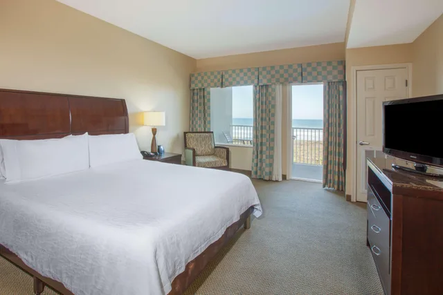 جناح جونيور بسرير كينج بإطلالة على المسبح في الطابق الأرضي، Hilton Garden Inn South Padre Island 1/3