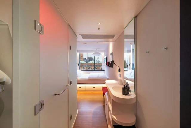 Premium, King Bed, with View, citizenM London Victoria Station 9/10
