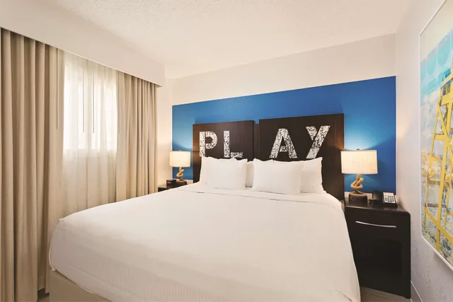 Family Suite, Resort, King Bed, Sofa، Sirata Beach Resort St Pete Beach 1/9