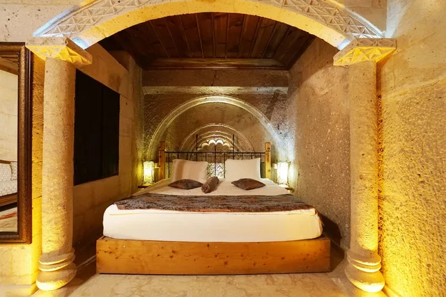 غرفة جونيور بسرير كينج وسرير فردي، Roma Cave Suite Hotel 6/10