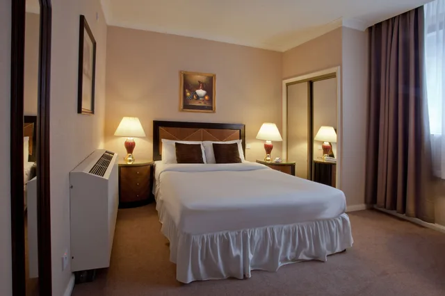 غرفة عائلية بسرير مزدوج وسريرين منفصلين، Britannia Hotel Manchester 3/3