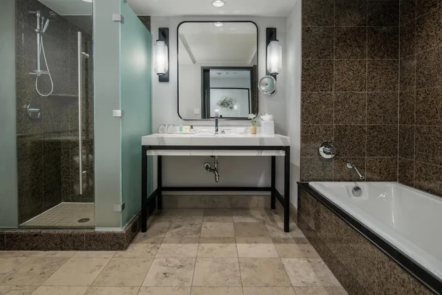 Room, 2 Queen Beds, Water View, Accessible، Hotel 1000 Seattle 4/6