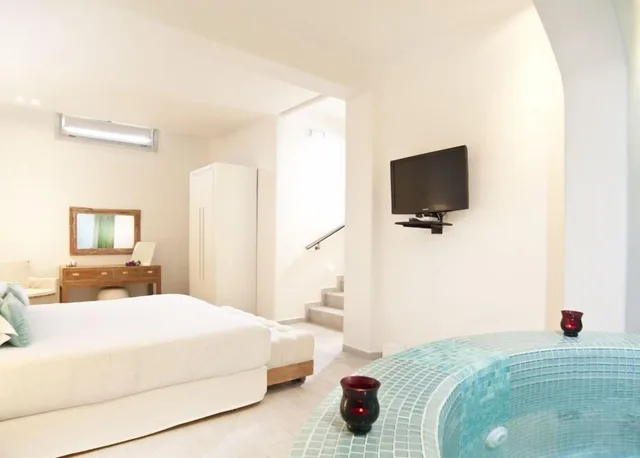 Romance, Suite, Double Bed, Sea View, Sofa، Allure Suites 2/5
