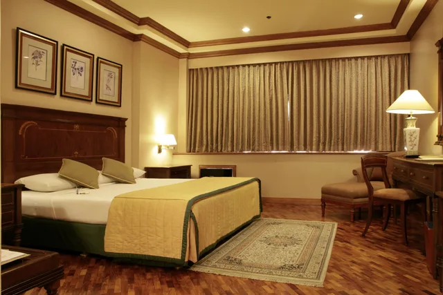 Superior, King Bed, Herald Suites 2/10