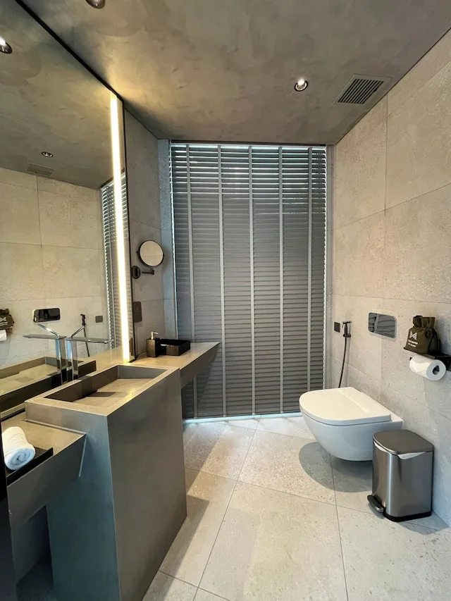 Deluxe, King Bed, Ocean Front, Bathtub، M Hotel Danang 3/4