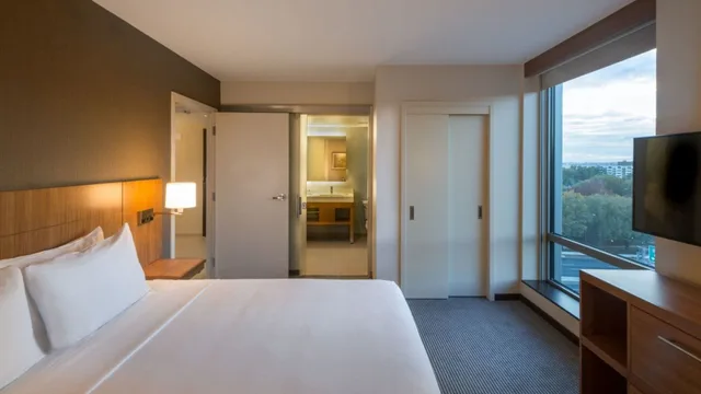 غرفة قياسية بسرير مزدوج، HYATT PLACE WASHINGTON DC/NATIONAL MALL 1/1