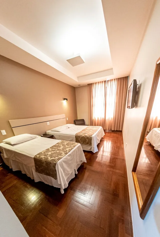 غرفة ثلاثية بسرير مزدوج وسرير فردي، SERRANO RESIDENCIAL HOTEL 1/3