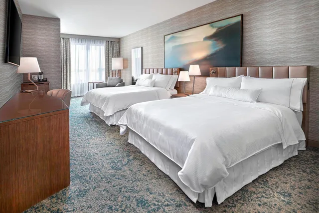 غرفة تقليدية بسرير كينج وسريرين كوين، The Westin Calgary Airport 2/10