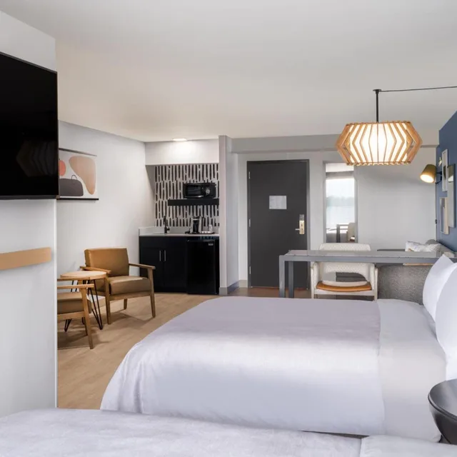 غرفة تنفيذية بسريرين كوين، Atwell Suites Austin Airport, an IHG Hotel 4/9