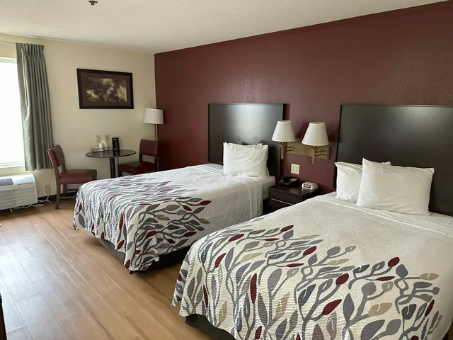 غرفة ديلوكس بسريرين مزدوجين لذوي الإعاقة، Red Roof Inn Clyde 2/4