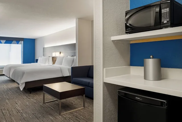 Suite, 2 Queen Beds, Sofa, Holiday Inn Express Hotel And Suites Altoona Des Moines 5/5