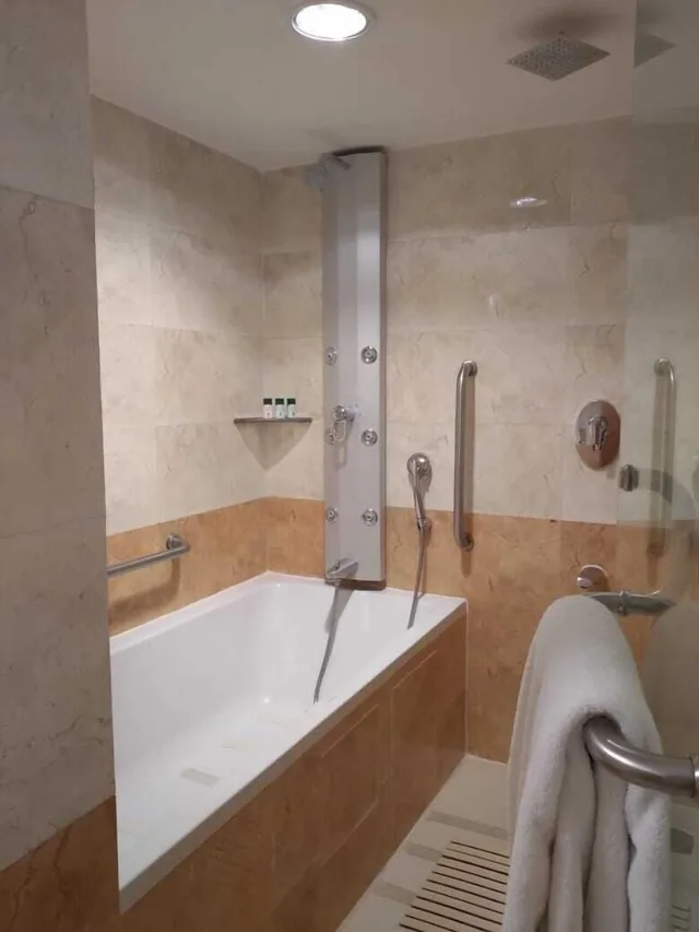 جناح ديلوكس بسرير كينج، Fortune Park Lakecity Thane 10/10
