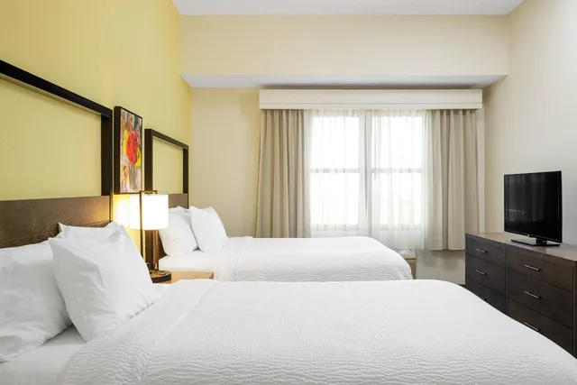 جناح بسريرين مزدوجين بغرفة نوم واحدة مع أريكة، Residence Inn By Marriott New Rochelle 1/4
