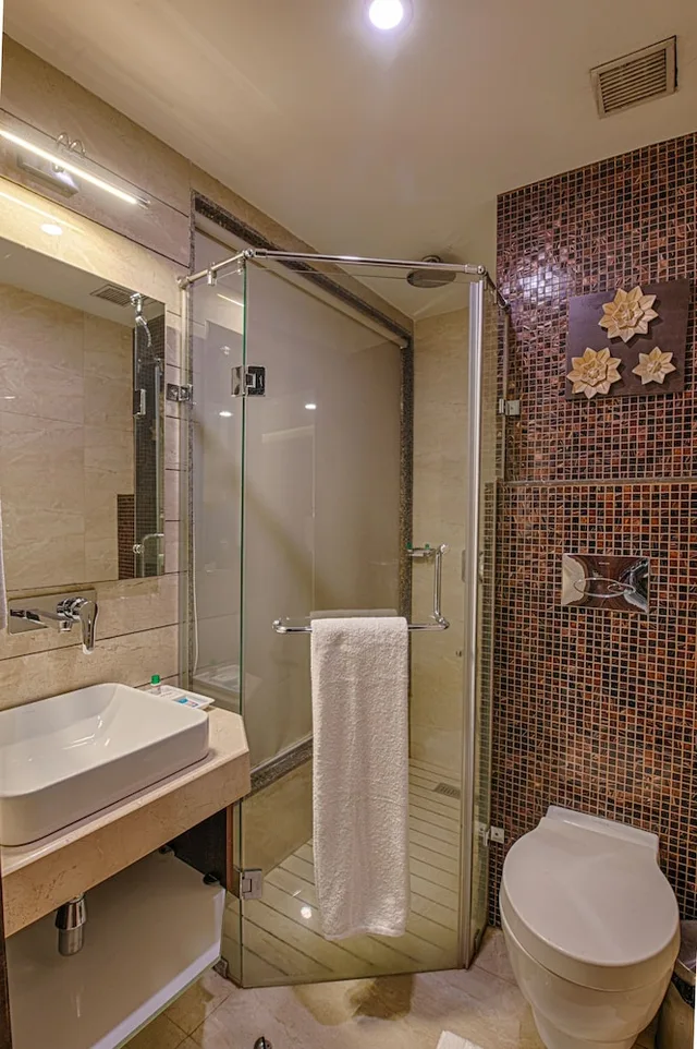 Multiple Bedrooms, Executive, King Bed، Hotel Lilac 2/2