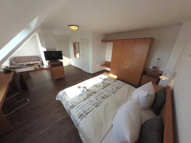 Room, Twin Beds, Hotel Kaiser 1/4