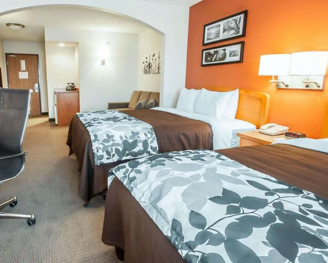 جناح بسرير كوين، Sleep Inn Suites Lake of the Ozarks 1/5