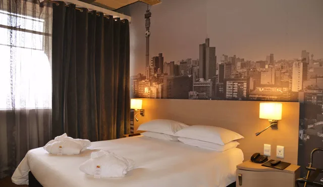 Standard Double Room, The Reef 1/4