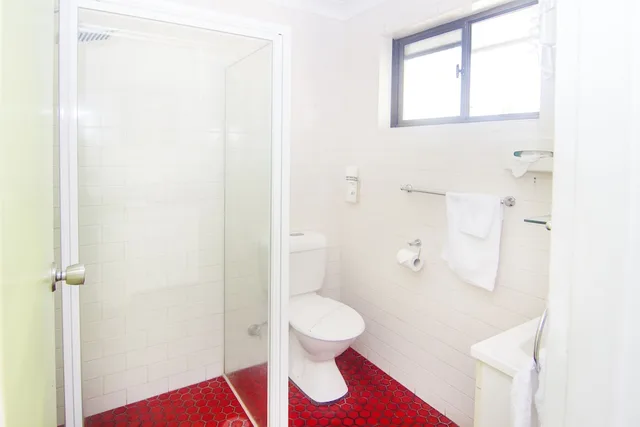Plus, Deluxe, Single, Single Bed, 1 Queen and 1 Single Bed، CRESCENT MOTEL 4/5