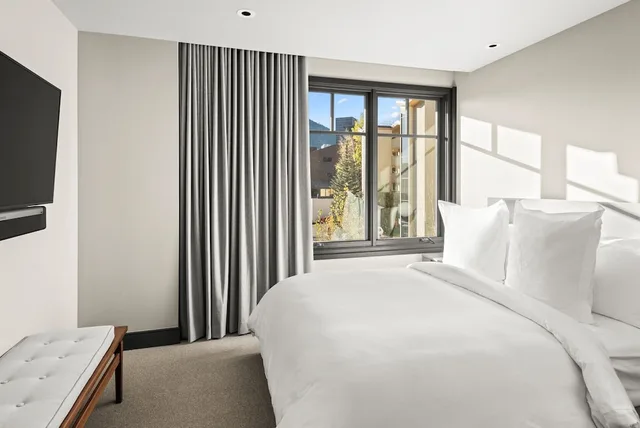 Woods 5 Bedrooms, Residence, 1 King and 6 Queen Beds, Four Seasons Resort and Residences Vail 4/6