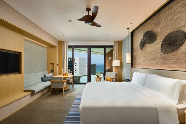 غرفة قياسية بسرير كينج بإطلالة على البحر، Crowne Plaza Sanya Haitang Bay Resort 1/10