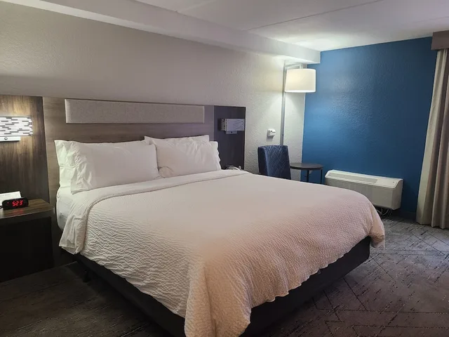 غرفة قياسية بسريرين كوين لذوي الإعاقة، Holiday Inn Express Hotel Suites Ft Lauderdale N Exec Airport 1/7
