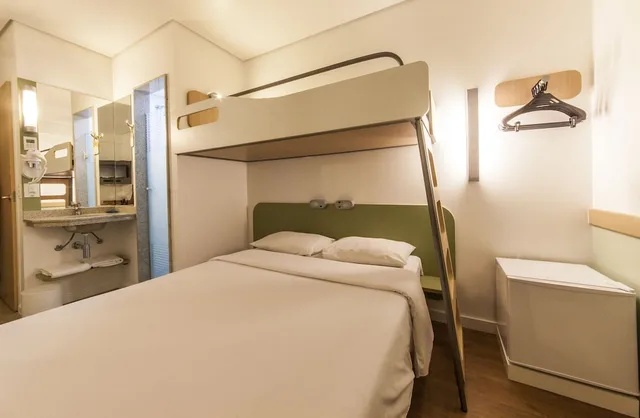 غرفة قياسية بسرير مزدوج وسرير بطابقين، Ibis Budget Manaus 6/10