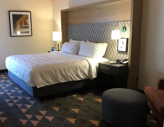 غرفة قياسية بسرير كينج، Holiday Inn Boone - University Area, an IHG Hotel 3/4