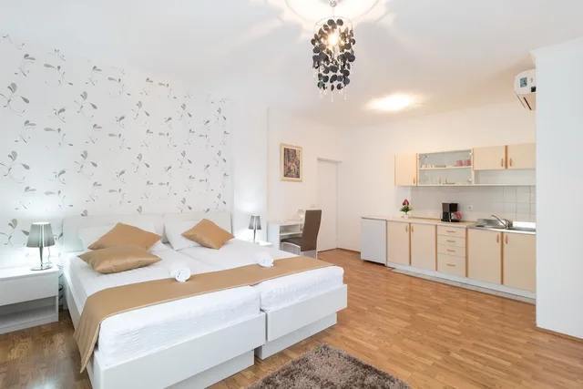 جناح استوديو كلاسيكي بسريرين منفصلين بإطلالة على البحر بشرفة بغرفة نوم واحدة، Villa Voinic 3/8