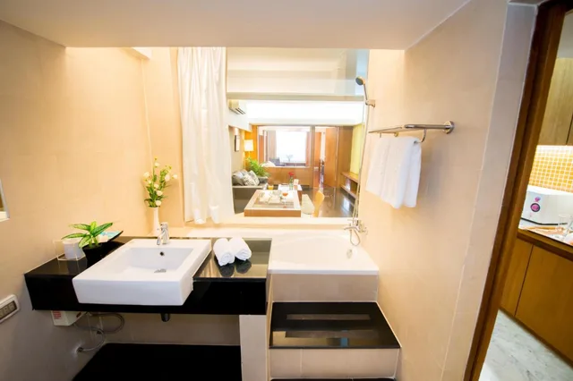 1 Bedroom, Suite, Balcony, Laemtong Hotel Serviced Apartment 3/3