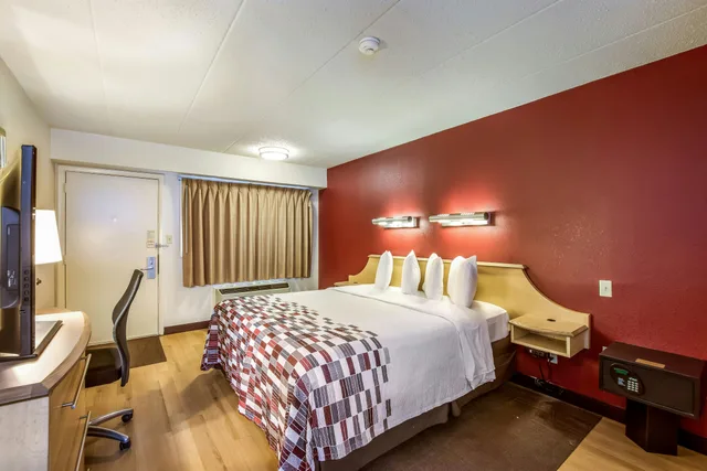 غرفة سوبيريور بسرير كينج، Red Roof Inn Detroit - Plymouth/Canton 3/9