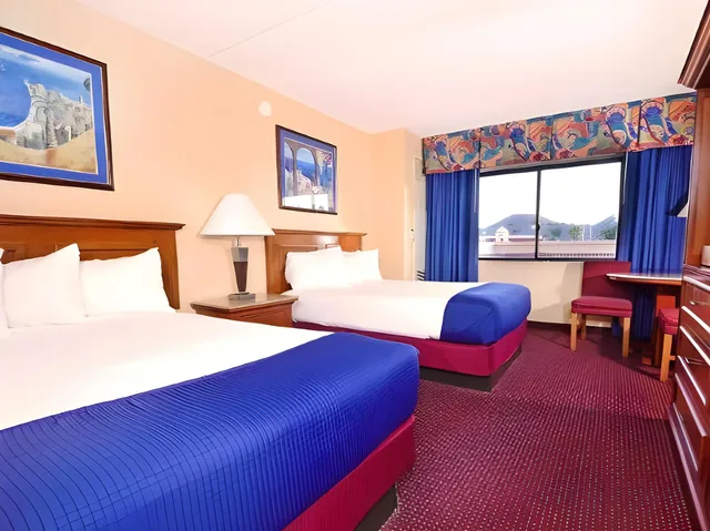 Room, 2 Double Beds, River Front, South Tower، Harrah’s Laughlin - A Caesars Rewards Destination 1/1
