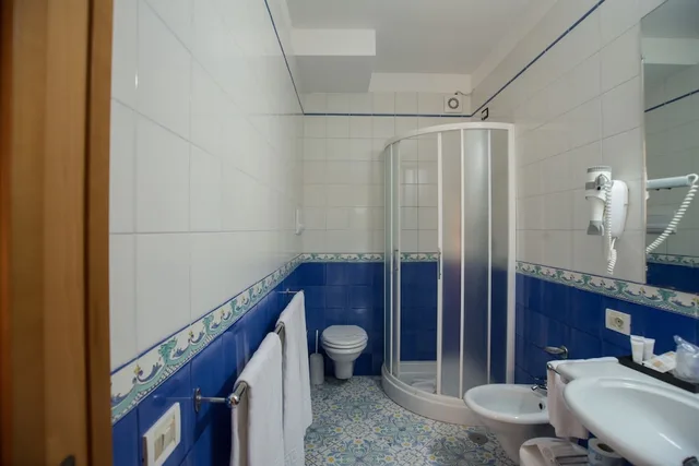 غرفة ثلاثية بإطلالة على البحر، Hotel Villa Maria 5/5