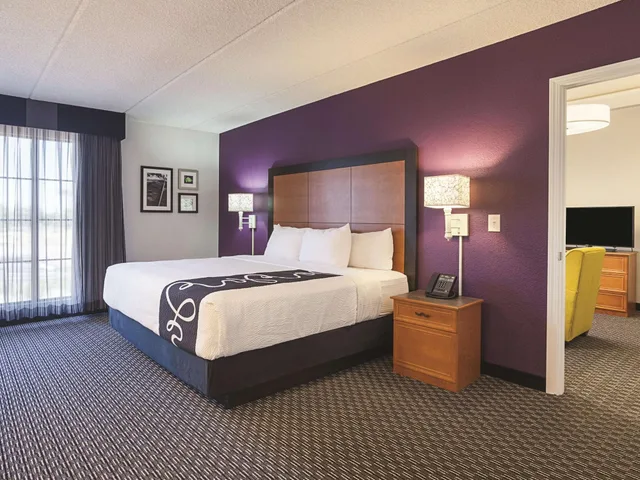 Suite, Multiple Beds، La Quinta Inn & Suites by Wyndham Miami Airport East 1/5