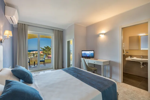 غرفة ديلوكس بسرير كوين بإطلالة على البحر، Hotel Rosa Dei Venti 3/4