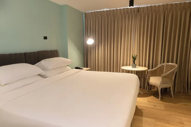 غرفة بريميوم بسرير كينج، Hotel Faranda Express Puerta Del Sol Barranquilla, A Member of Radisson Individuals 1/10