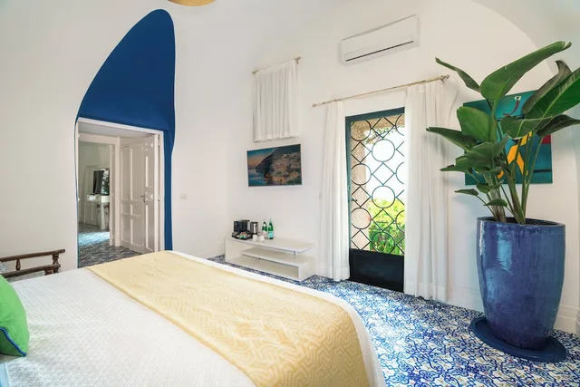 جناح عائلي بسريرين كوين بشرفة، VILLA MAGIA 1/10