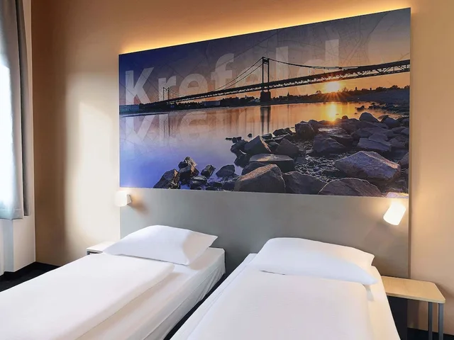Room, Twin Beds, B&B Hotel Krefeld 5/7