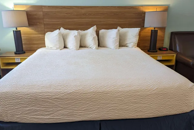 غرفة بسرير كينج لذوي الإعاقة، Days Inn by Wyndham Lake Havasu 1/1
