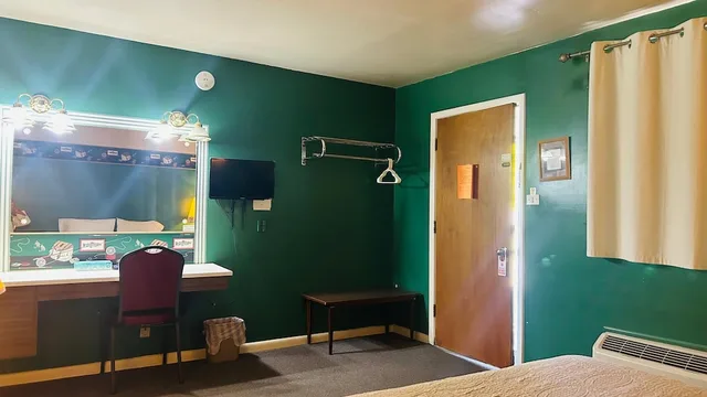 غرفة بسرير كوين، Victorian Inn Motel & Suites 5/5