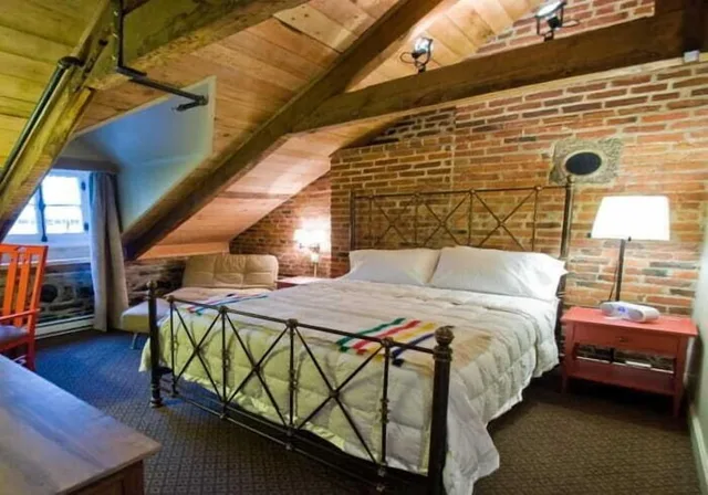 Superior, Queen Bed, City View, Attic، Auberge Place D Armes 7/10