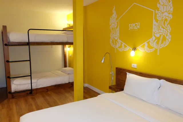 غرفة قياسية بسرير مزدوج وسرير بطابقين، Siri Poshtel Bangkok 1/5