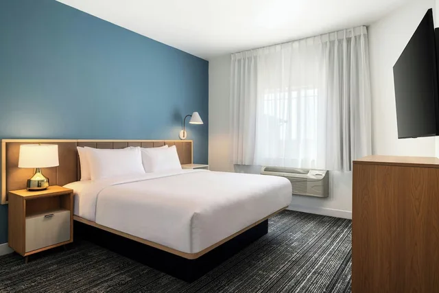 جناح بسرير كينج بغرفة نوم واحدة مع أريكة، Extended Stay Minot 1/6