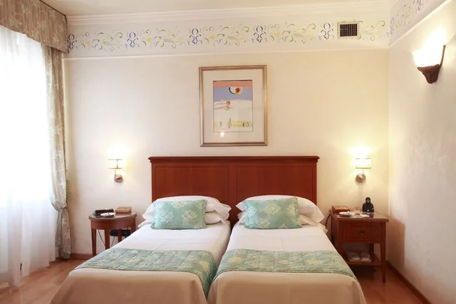 Standard, King Bed, Hotel Firenze (ex Best Western) 2/7