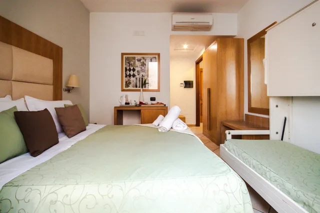 Standard, Triple, 3 Beds, Sorrento City Hotel 6/10